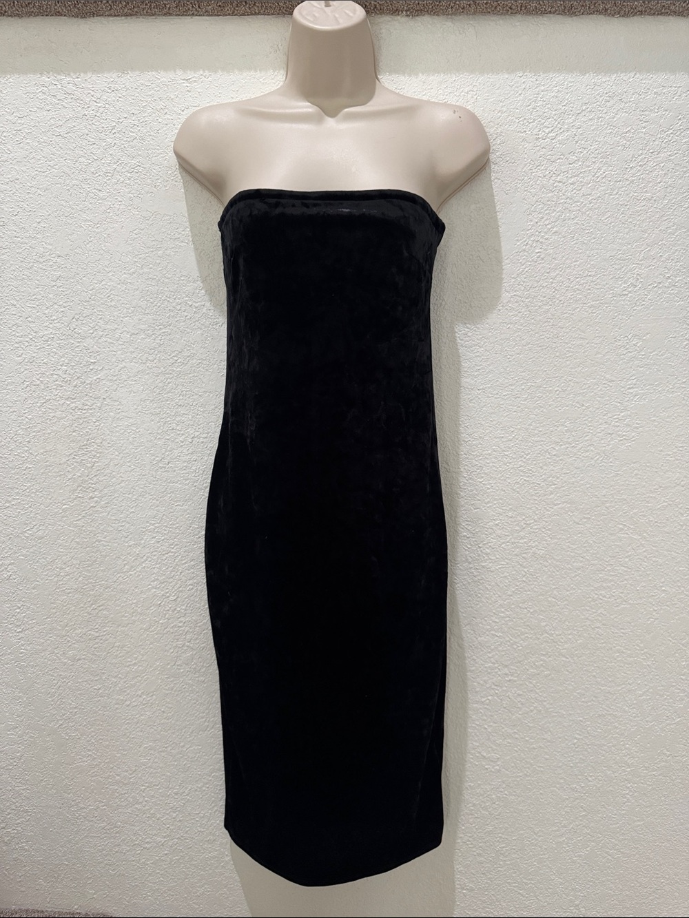 Forever 21 Black Strapless Velvet Midi Dress Size M NWT
